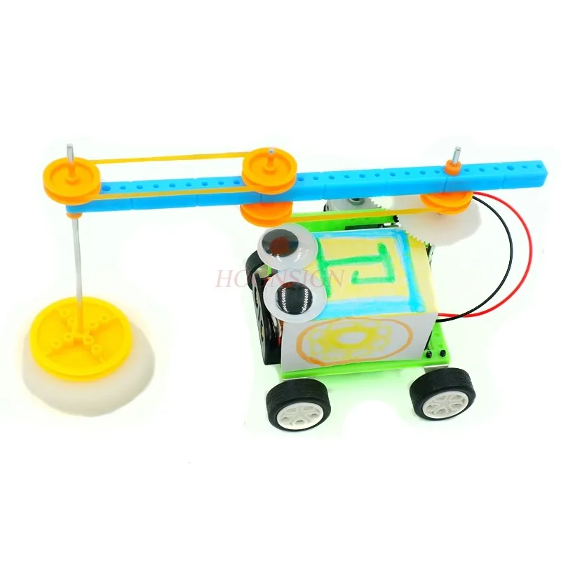 Подметальный робот монтажна модел начално училище научно-техническо изобретение производствени материали STEM