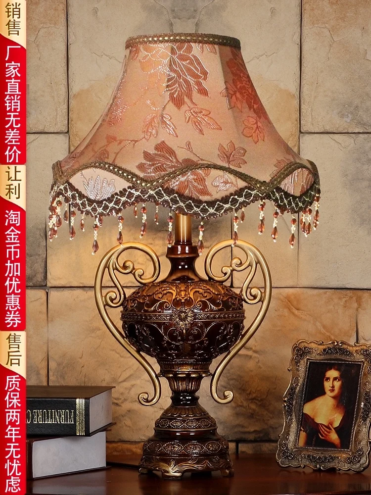 Европейската настолна лампа, нощна лампа за спални, Ретро лампа, луксозен пълен кабинет, двореца, луксозна украса на хола, под лампа