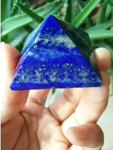 Лековита естествена пирамида от кварцов кристал лазурит
