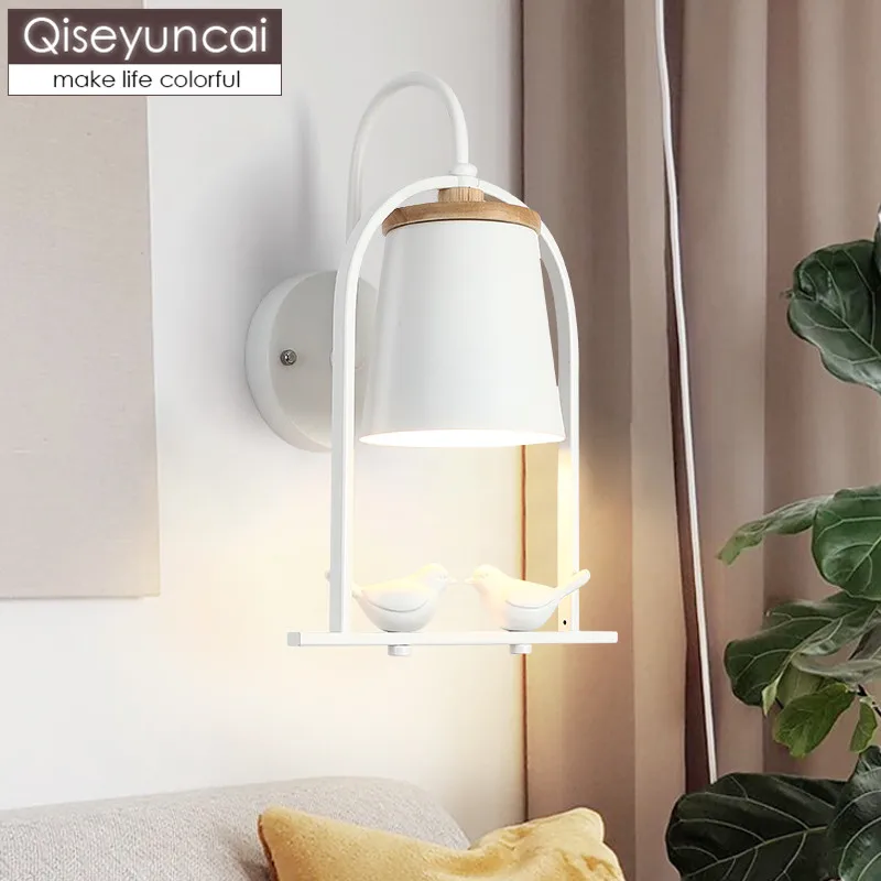 Qiseyuncai Скандинавски модерна всекидневна птичка, с монтиран на стената лампа, с монтиран на стената телевизор, нощно шкафче за спалня в минималистичен творчески преминаване на дървена стена лампа Изображение 2 